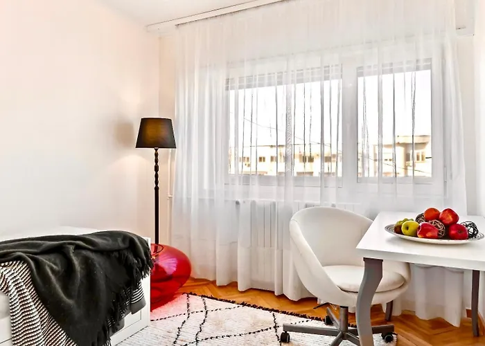 Design 2br Decebal/ Pta Alba Iulia * بوخارست